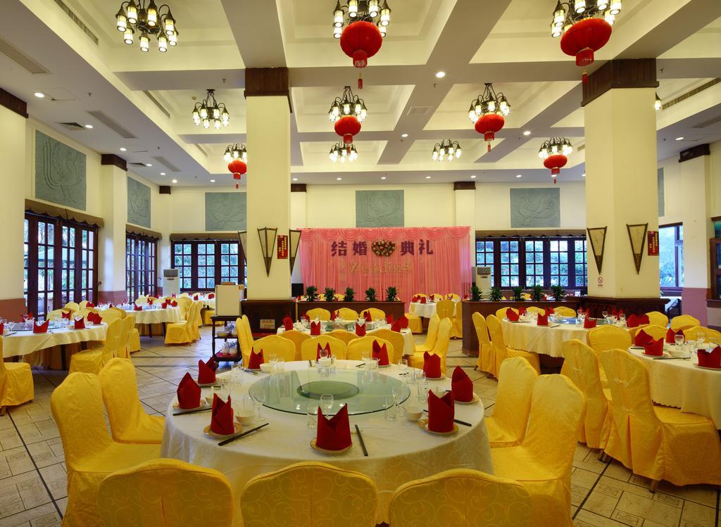 Sanya Golden Phoenix Seaview Hotel Экстерьер фото