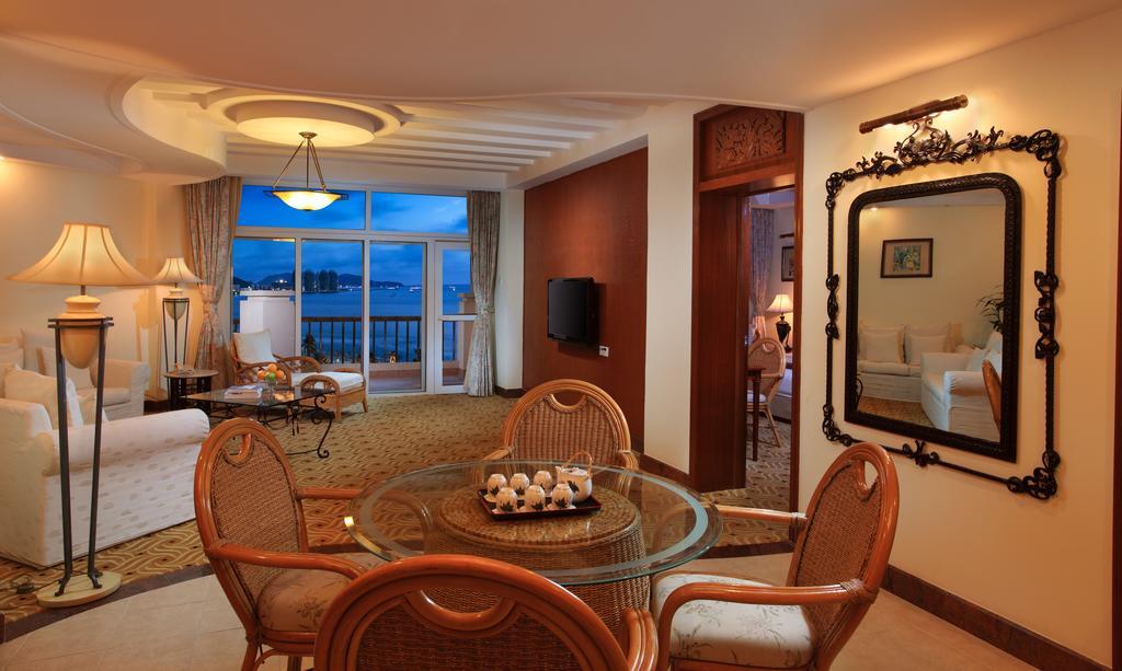 Sanya Golden Phoenix Seaview Hotel Номер фото
