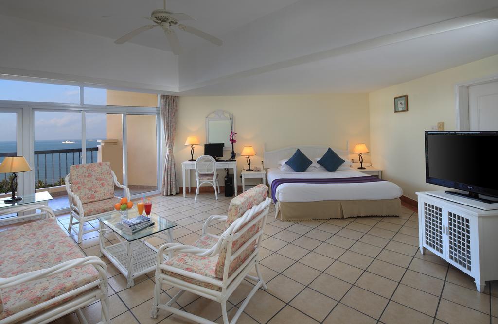 Sanya Golden Phoenix Seaview Hotel Номер фото