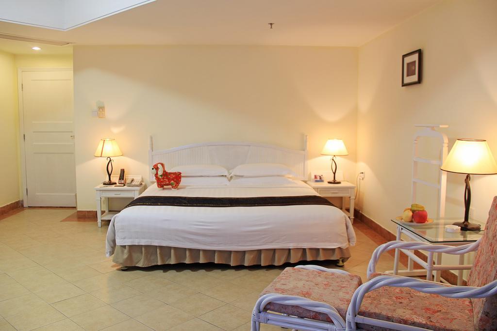 Sanya Golden Phoenix Seaview Hotel Номер фото