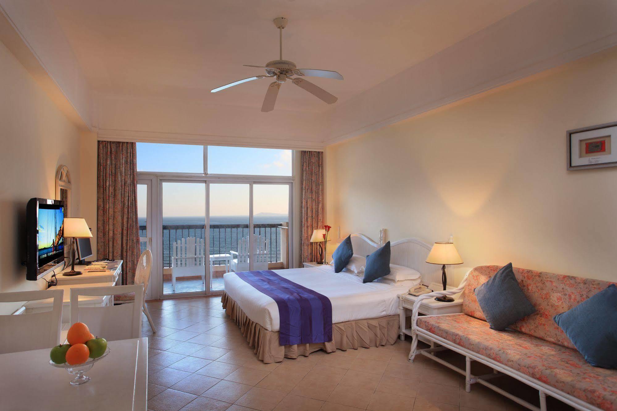 Sanya Golden Phoenix Seaview Hotel Экстерьер фото