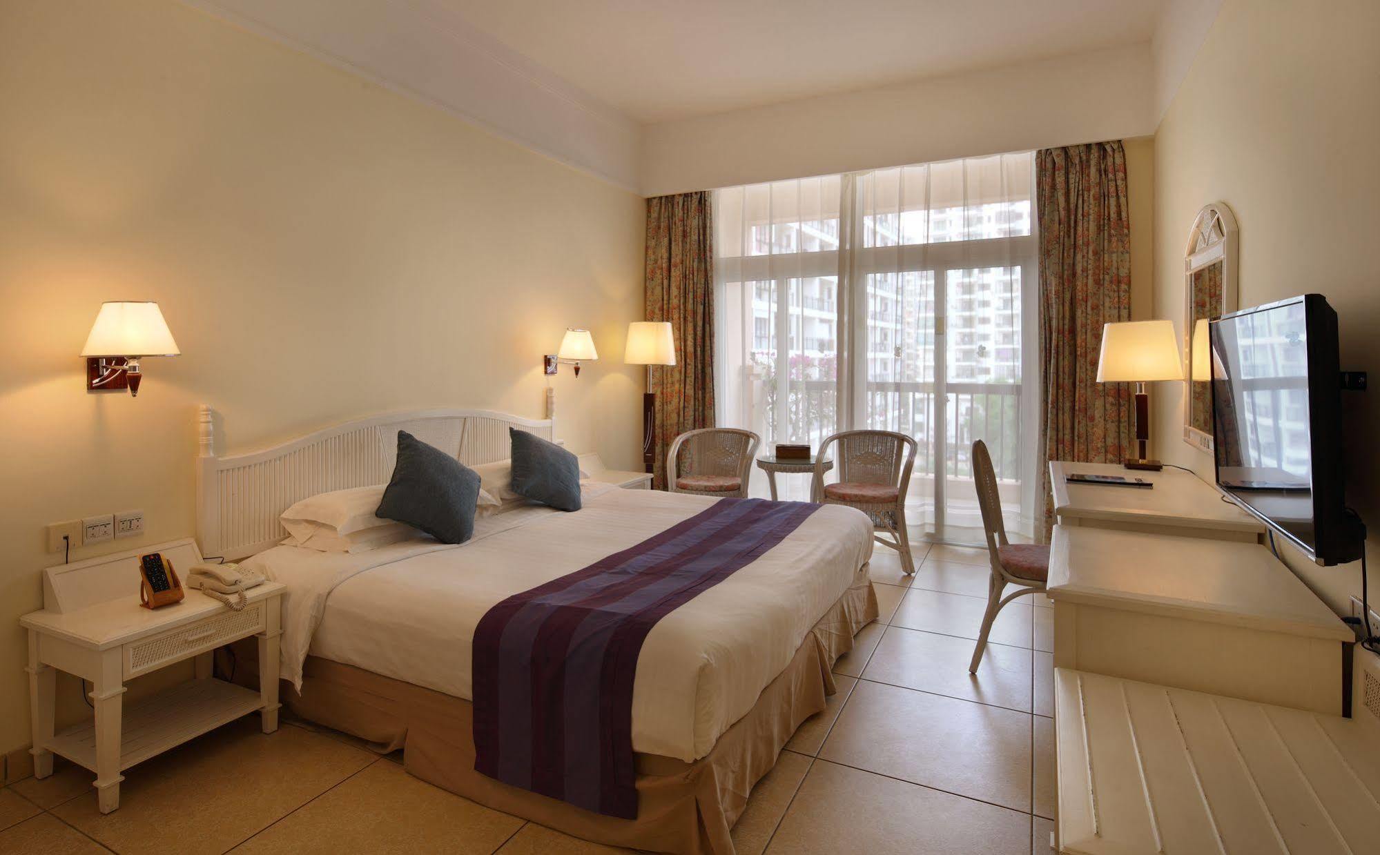 Sanya Golden Phoenix Seaview Hotel Экстерьер фото