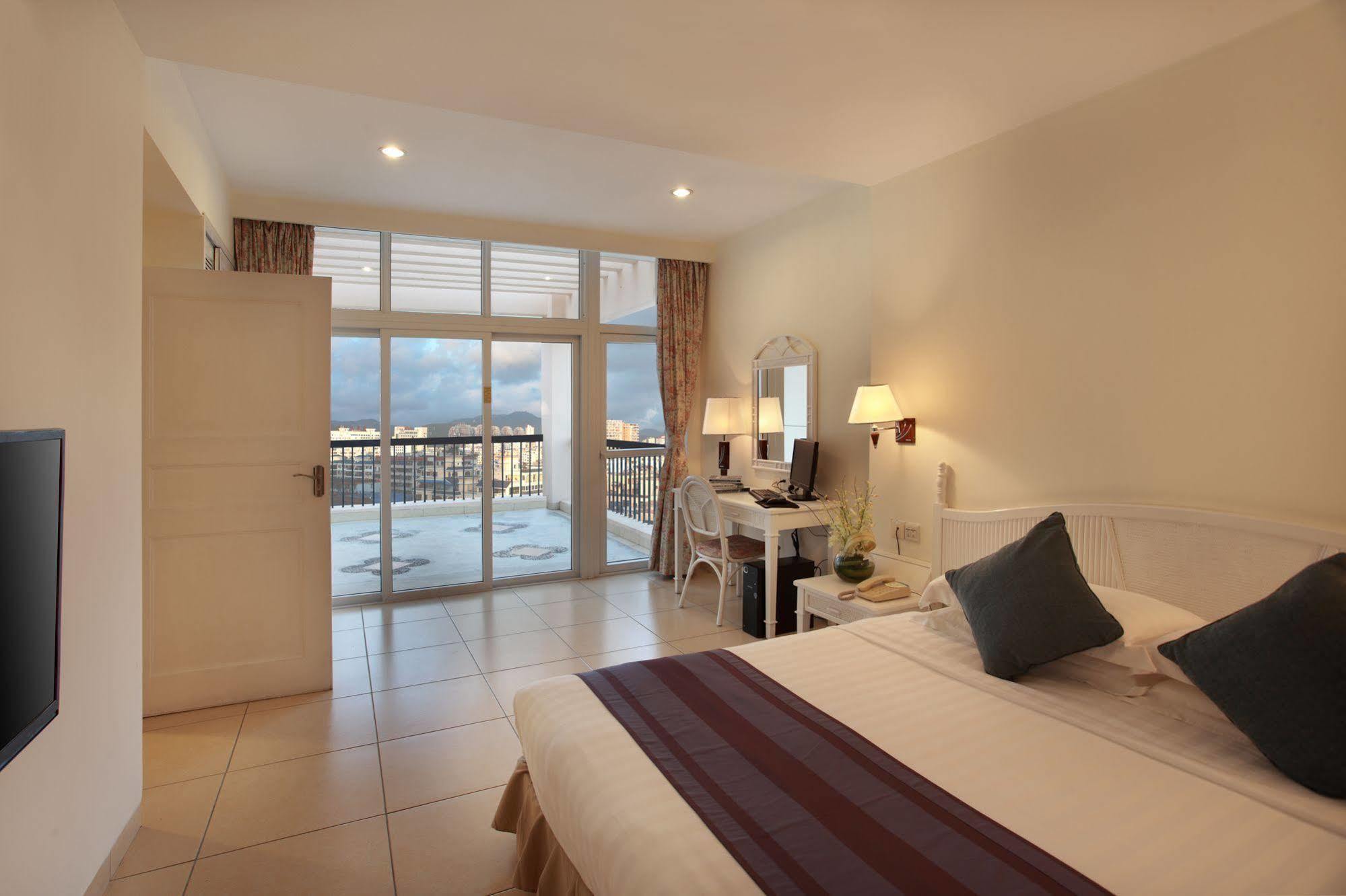 Sanya Golden Phoenix Seaview Hotel Экстерьер фото