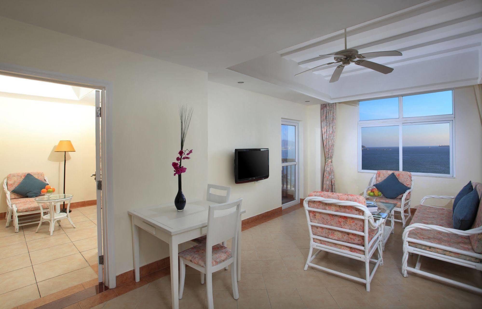 Sanya Golden Phoenix Seaview Hotel Экстерьер фото